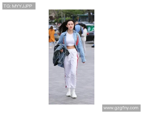 足球明星时尚休闲装搭配解析与精选图片展示 足球明星时尚休闲装搭配解析与精选图片展示