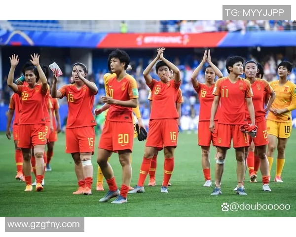 中国女足迎战越南队全力争胜展现女足风采与拼搏精神