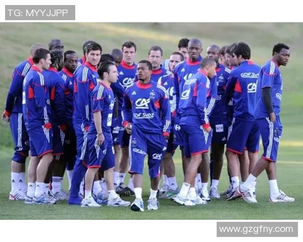 德国足球教练与球员的成功之道与团队合作精神探讨